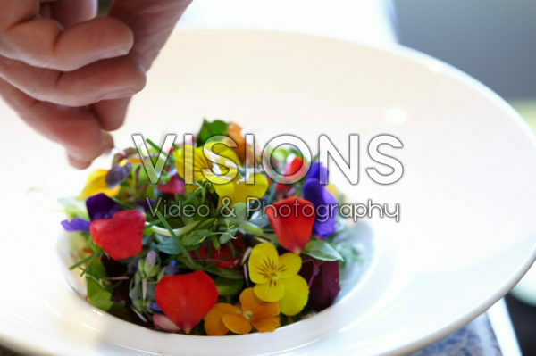 Kruiden-bloemen salade Kruiden-bloemen salade