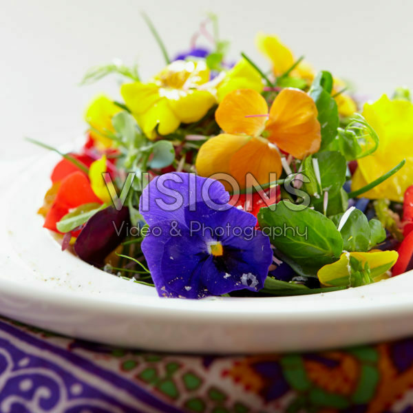Kruiden-bloemen salade Kruiden-bloemen salade