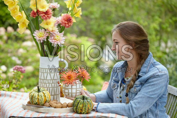 Decorating garden table Decorating garden table