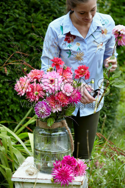 Lady making Dahlia bouquet Lady making Dahlia bouquet